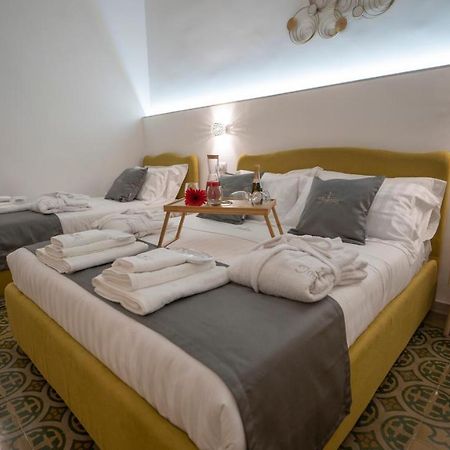 Dimora Fantasia Charme B&B Bari Luaran gambar